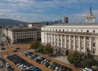 Нетният доход от такси и комисиони на банките у нас нараства с 9,5 на сто до 1,3 млрд. лева към края на септември, сочат данните на БНБ