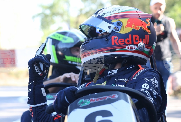 Българският състезател на Компос Рейсинг Никола Цолов завърши последното състезание