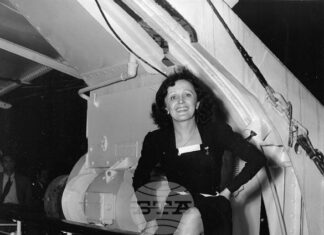 Нищо не трябва да отвлича вниманието на публиката, казва кралицата на френския шансон Едит Пиаф, от чието рождение се навършват 110 години