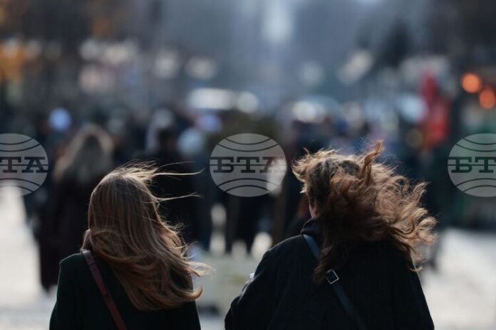 Няма пострадали хора и населени места без електричество на територията Няма пострадали хора и населени места без електричество на територията на Столичната община заради силния вятър, съобщиха от "Аварийна помощ и превенция"