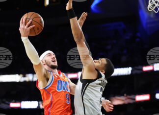 Ню Йорк Никс и Сан Антонио Спърс ще играят на финала за Купата на НБА Ню Йорк Никс и Сан Антонио Спърс ще играят на финала за Купата на НБА