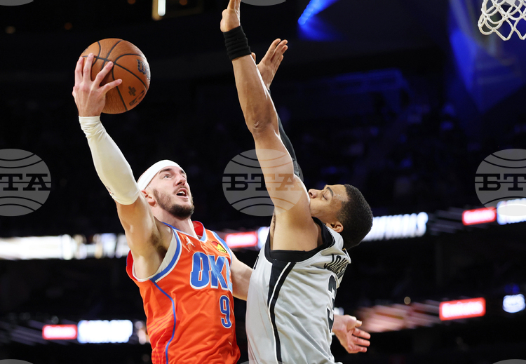 Ню Йорк Никс и Сан Антонио Спърс ще се изправят