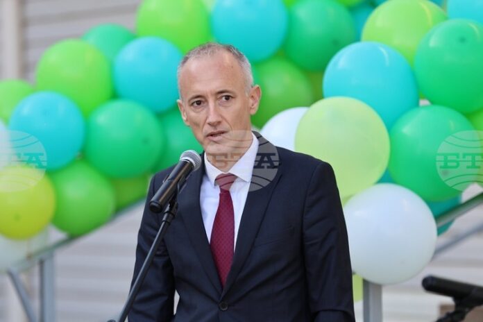 ОБНОВЕНА Имаме най-големи проблеми с мотивацията на учениците по математика ОБНОВЕНА Имаме най-големи проблеми с мотивацията на учениците по математика и природни науки, каза министър Красимир Вълчев в с. Скутаре