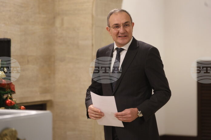 ОБНОВЕНА Личните асистенти днес ще получат парите си, каза министър ОБНОВЕНА Личните асистенти днес ще получат парите си, каза министър Борислав Гуцанов