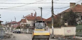 Община Сливен използва всеки подходящ метеорологичен период за асфалтиране на улици в кв. „Речица“, съобщи кметът Стефан Радев