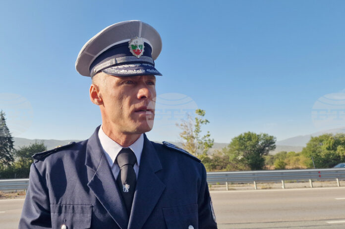 Очакваме трафикът да се натовари следобед основно по магистралите "Тракия" и "Хемус", каза главен инспектор Лъчезар Близнаков от "Пътна полиция"