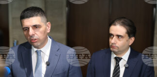 Очакваме вотът на недоверие да бъде подкрепен от всеки, който има останал грам политически инстинкт, казаха от „Да България“