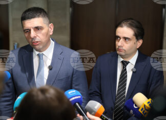 Очакваме вотът на недоверие да бъде подкрепен от всеки, който има останал грам политически инстинкт, казаха от „Да България“ Очакваме вотът на недоверие да бъде подкрепен от всеки, който има останал грам политически инстинкт, казаха от „Да България“