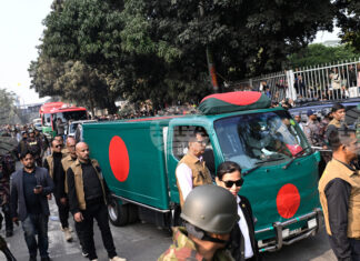 Огромно множество се събра за погребението на бившия премиер на Бангладеш Халеда Зия
