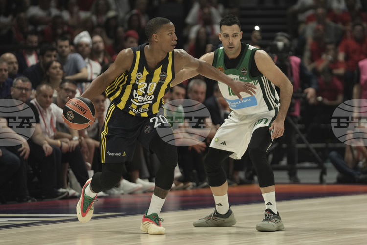 Гръцкият отбор Панатинайкос постигна успех при визитата си на защитаващия