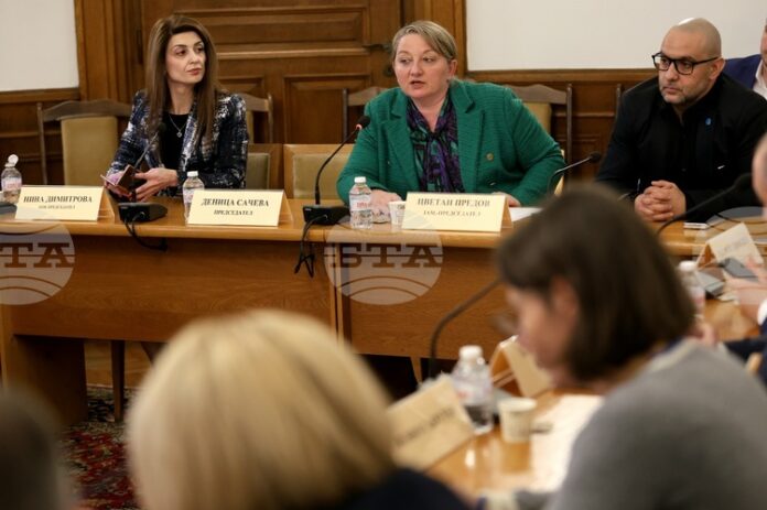 Парламентарната комисия по труда и социалната политика прие на първо гласуване удължителния закон на бюджета за 2026 г.