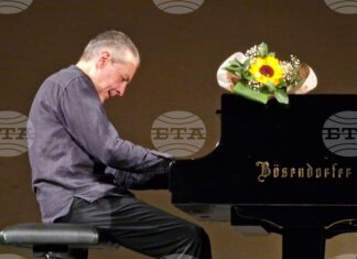 Първият концерт на пианиста Людмил Ангелов във Велико Търново препълни залата на читалище „Надежда“