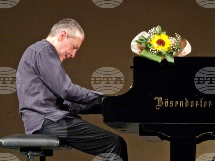 Първият концерт на пианиста Людмил Ангелов във Велико Търново препълни залата на читалище „Надежда“