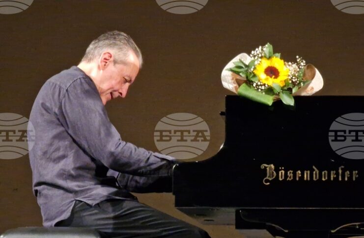 Първият концерт на пианиста Людмил Ангелов във Велико Търново препълни залата на читалище „Надежда“