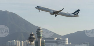 Пътник на авиокомпания "Катай" се опитал да отвори вратата на самолета по време на полет от Бостън до Хонконг