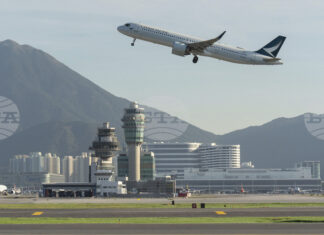 Пътник на авиокомпания "Катай" се опитал да отвори вратата на самолета по време на полет от Бостън до Хонконг