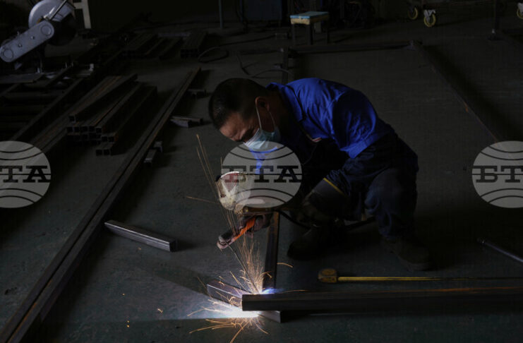 Печалбите на индустриалните предприятия в Китай спадат през ноември за втори пореден месец заради отслабващо търсене