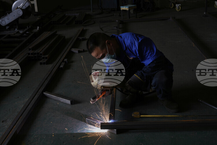 Печалбите на индустриалните предприятия в Китай спадат през ноември за втори пореден месец заради отслабващо търсене