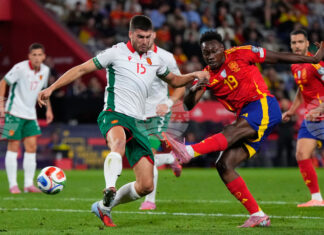 Петко Христов беше отличен за своя мач номер 100 с екипа на Специя, но не успя да помогне срещу Модена в италианската Серия Б Петко Христов беше отличен за своя мач номер 100 с екипа на Специя, но не успя да помогне срещу Модена в италианската Серия Б