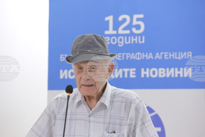 Поклонението пред поета Найден Вълчев, автор на текста на песента „Една българска роза", ще бъде днес