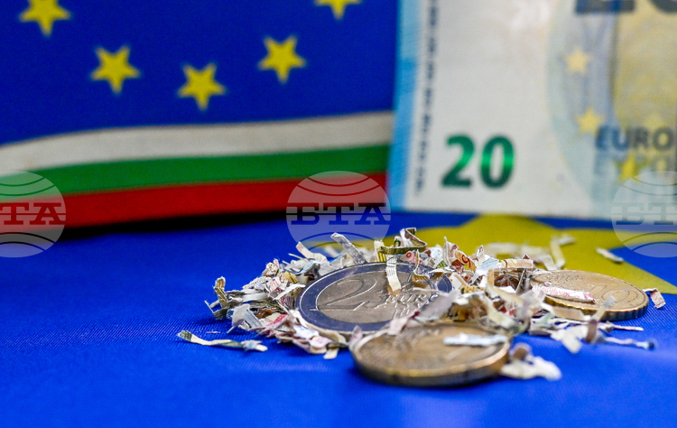 Полицията съветва да не се доверяваме на непознати, които предлагат по-добри условия за обмяна на левове в евро