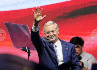 ПОРТРЕТ
Кой е Хосе Антонио Каст, какви са предизвикателствата пред него и какви страхове съживява той у чилийците ПОРТРЕТ
Кой е Хосе Антонио Каст, какви са предизвикателствата пред него и какви страхове съживява той у чилийците