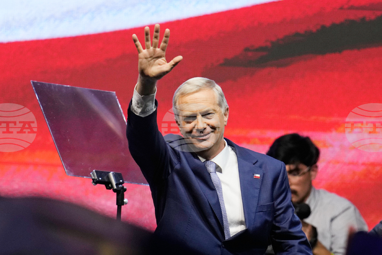 Лидерът на крайнодесния лагер в Чили Хосе Антонио Каст спечели