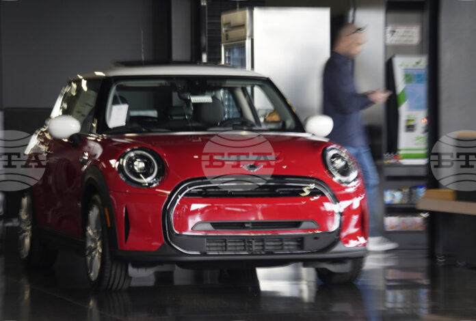 Потребителското доверие в еврозоната в ЕС спада до -13,7 процентни пункта през декември