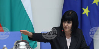 Председателят на парламента ще насрочи датата за дебати по внесения вот на недоверие, обяви председателстващият пленарното заседание Юлиана Матеева