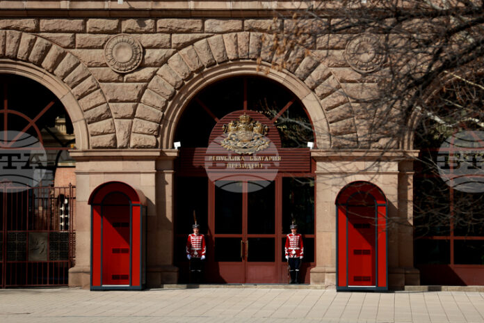 Представители на "Величие" пристигнаха на „Дондуков" 2 за консултации с президента Румен Радев