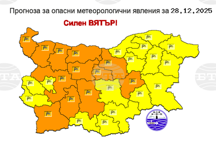 Предупреждение за силен и бурен вятър в неделя издаде НИМХ, в 12 области в сила ще бъде оранжев код