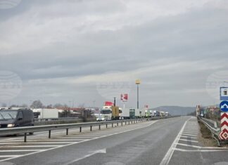 Преустановено е движението на тежкотоварни автомобили през граничен преход "Кулата-Промахон" Преустановено е движението на тежкотоварни автомобили през граничен преход "Кулата-Промахон"