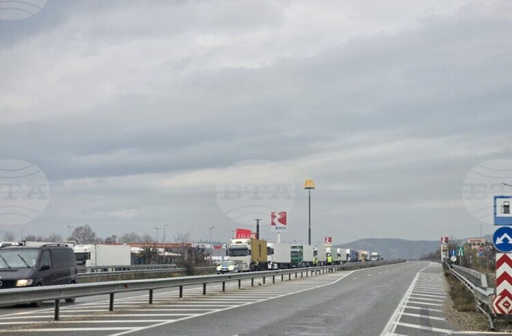 Преустановено е движението на тежкотоварни автомобили през граничен преход "Кулата-Промахон"