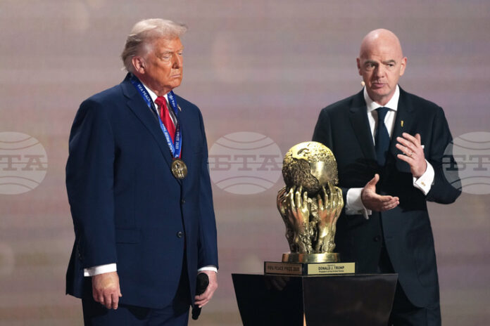 Президентът на ФИФА Джани Инфантино е обвинен в нарушаване на правилата относно политически неутралитет по отношение на президента на САЩ Доналд Тръмп