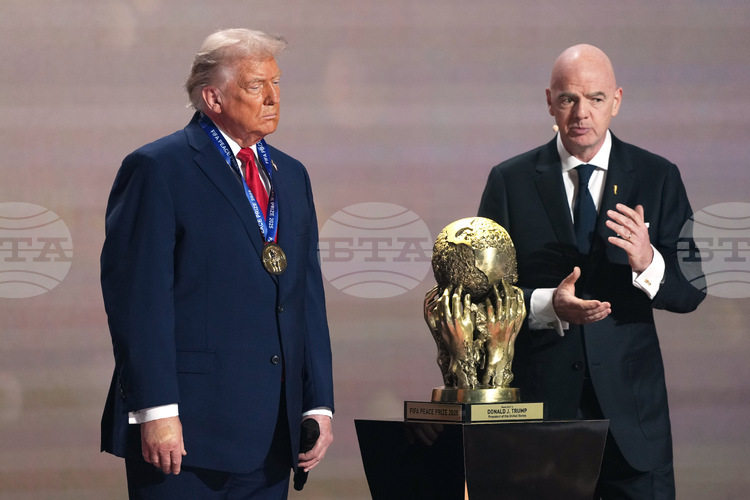 Президентът на ФИФА Джани Инфантино е обвинен в нарушаване на правилата относно политически неутралитет по отношение на президента на САЩ Доналд Тръмп