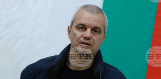 Протестите трябва да продължат, докато коалиция „Наглите“ не подаде оставка, каза лидерът на „Възраждане“ Костадин Костадинов