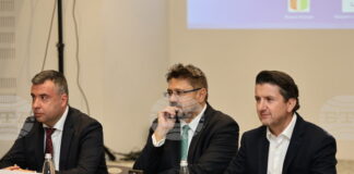 "БГ ТУРИЗЪМ - ЗИМА 2025/2026"
                                                                                                Приоритетите за развитието на област Смолян са транспортна свързаност и отваряне на Беломорския проход, каза областният управител Захари Сираков