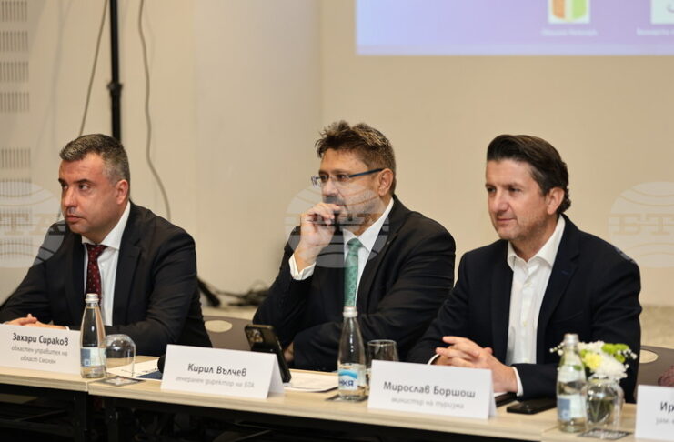 "БГ ТУРИЗЪМ - ЗИМА 2025/2026"
                                                                                                Приоритетите за развитието на област Смолян са транспортна свързаност и отваряне на Беломорския проход, каза областният управител Захари Сираков