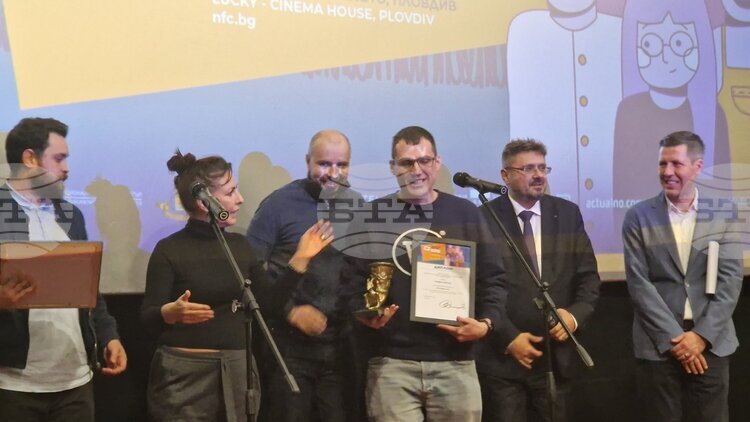 Той акцентира че филмът който печели голямата награда за документално