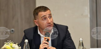 Работата ни е да се говори повече за Боровец, каза за БТА кметът на Самоков Ангел Джоргов по повод откриването на зимния сезон в курорта