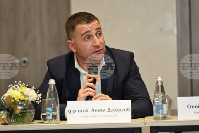 Работата ни е да се говори повече за Боровец, каза Работата ни е да се говори повече за Боровец, каза за БТА кметът на Самоков Ангел Джоргов по повод откриването на зимния сезон в курорта