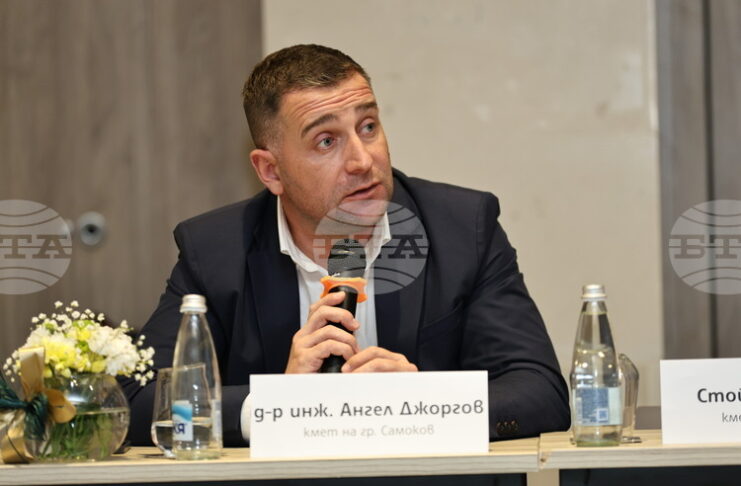 Работата ни е да се говори повече за Боровец, каза за БТА кметът на Самоков Ангел Джоргов по повод откриването на зимния сезон в курорта
