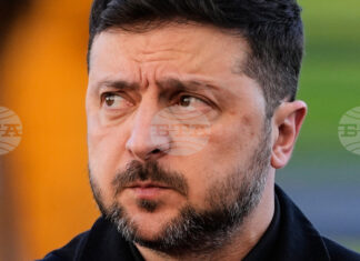 РАЗШИРЕНА
АНП: Украинският президент Володимир Зеленски ще се обърне утре към нидерландския парламент и ще се срещне с премиера и с краля РАЗШИРЕНА
АНП: Украинският президент Володимир Зеленски ще се обърне утре към нидерландския парламент и ще се срещне с премиера и с краля