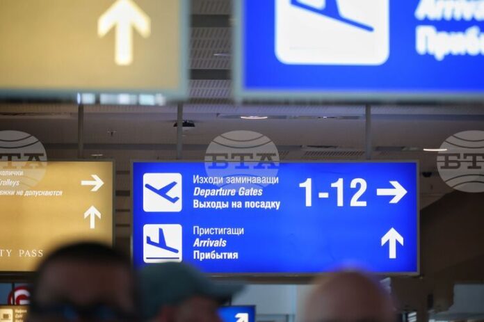 Рекламната дейност на летищата във Варна и Бургас ще се управлява от специализирана международна компания от 1 януари