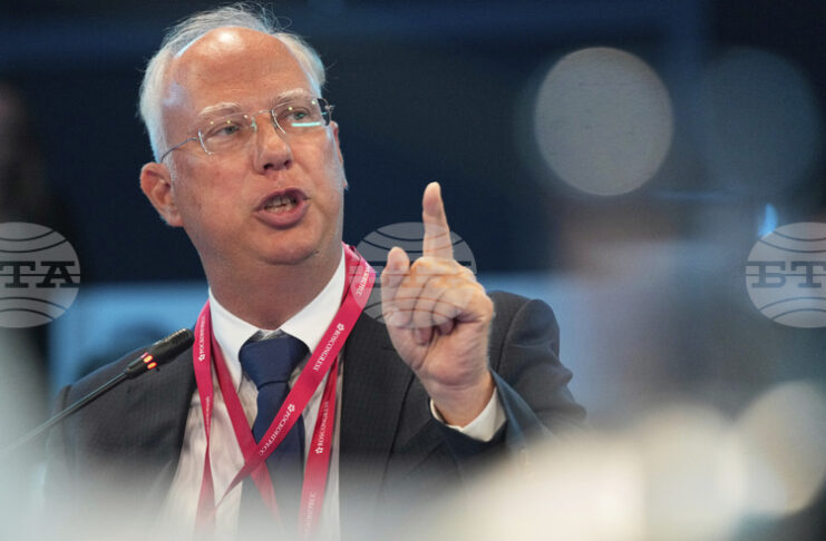 Руски пратеник замина за Маями за предстоящите преговори за Украйна