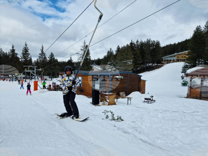 С музикална програма, огнено шоу и обявяване на нова екологична С музикална програма, огнено шоу и обявяване на нова екологична инициатива курортен комплекс Мальовица открива зимния сезон