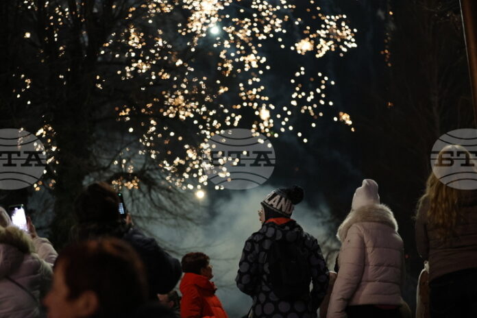 С празнична програма, местни ястия и пъстра заря Банско постави С празнична програма, местни ястия и пъстра заря Банско постави начало на зимния сезон