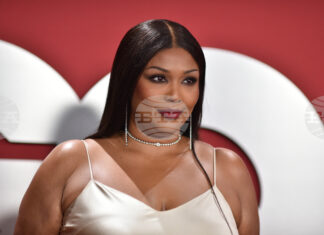 Съд в САЩ отхвърли обвинения срещу певицата Лизо, че е уволнила три танцьорки заради теглото им