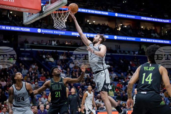 Сан Антонио надделя над Ню Орлиънс за 16-а победа от началото на сезона в НБА