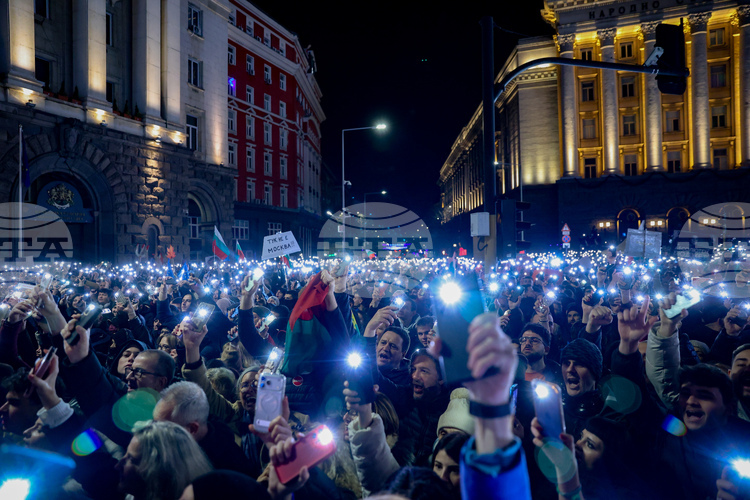 Тази вечер нови протести срещу властта се организират в различни
